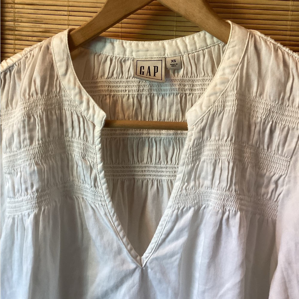 💗 GAP Smocked Blouse XS White Cotton EUC short sleeves - Picture 6 of 8